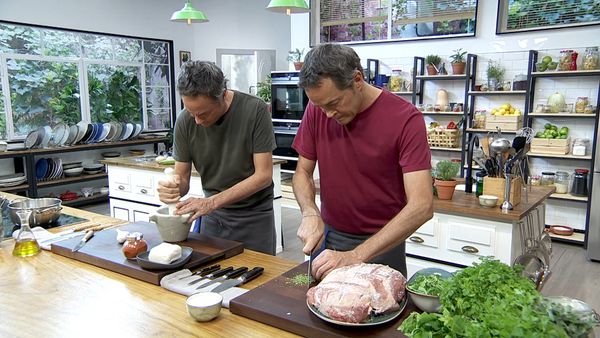 Torres en la cocina - Humus Con Tomates y Anchoas, Pata Asada Canaria