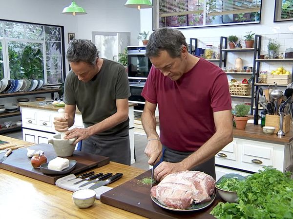 Torres en la cocina - Humus Con Tomates y Anchoas, Pata Asada Canaria