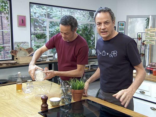 Torres en la cocina - Pizza de Sobrasada y Miel, Mero Con Ajo Negro