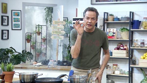 Torres en la cocina - Hojas de Acelga Rellenas, Merluza Con Salsa de Limón