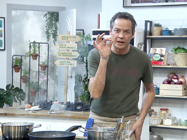 Torres en la cocina - Hojas de Acelga Rellenas, Merluza Con Salsa de Limón