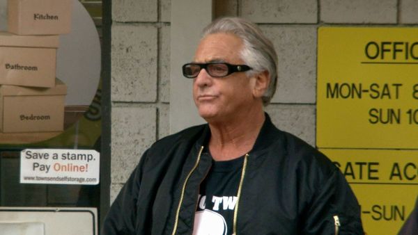 Storage Wars - Santa Ana Street Fight