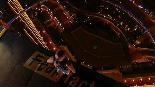 Fear Factor - Semi Circle Flag Snag,Feeding Frenzy With Piranhas,Roulette Spider Eating