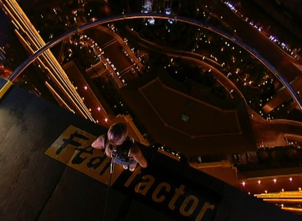 Fear Factor - Semi Circle Flag Snag, Feeding Frenzy with Piranhas, Roulette Spider Eating