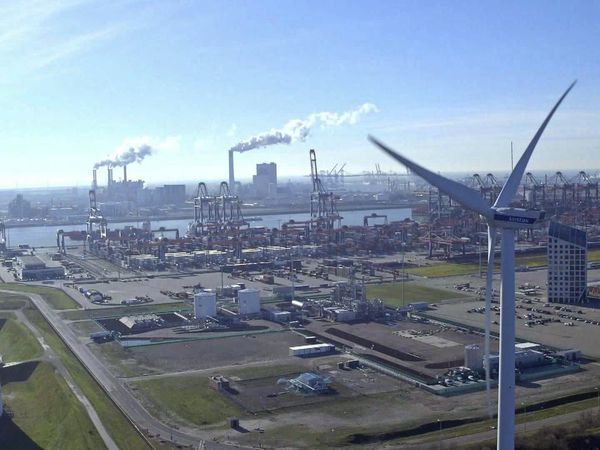 Giant Hubs - Port of Rotterdam