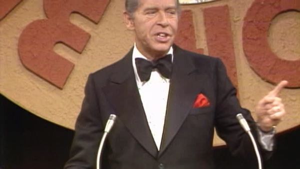 The Dean Martin Celebrity Roasts - Bob Hope (10/31/1974)