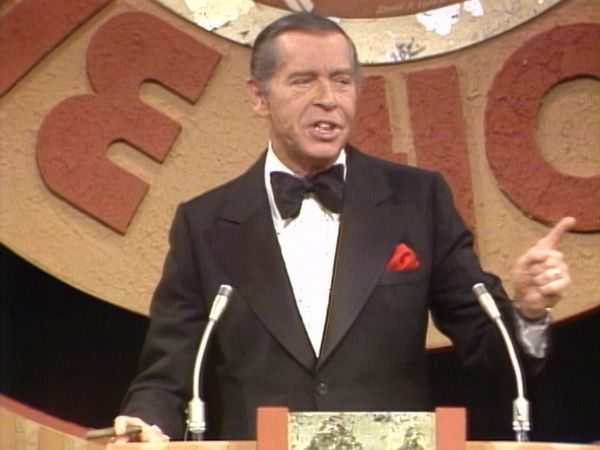 The Dean Martin Celebrity Roasts - Bob Hope (10/31/1974)