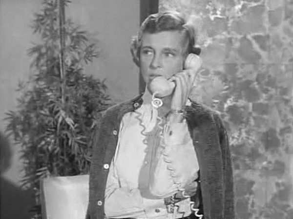 The Beverly Hillbillies - The Clampetts Meet Mrs Drysdale