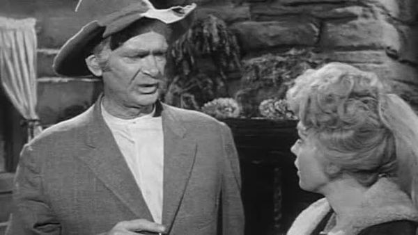 The Beverly Hillbillies - Jed Rescues Pearl