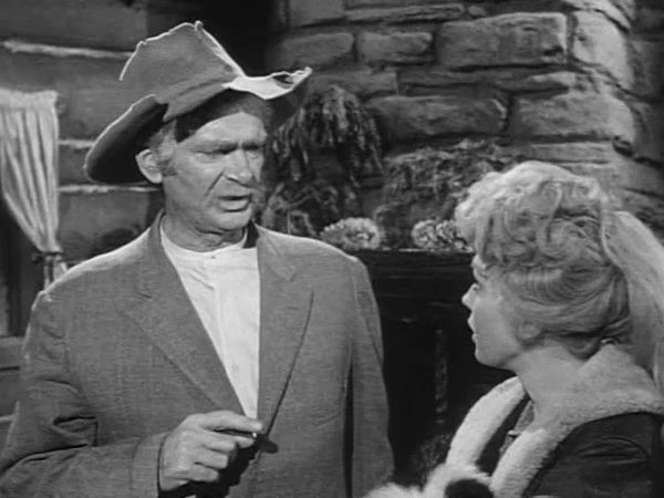 The Beverly Hillbillies - Jed Rescues Pearl