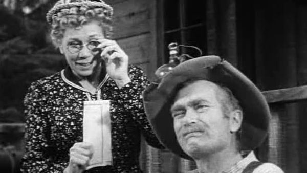 The Beverly Hillbillies - The Clampetts Strike Oil