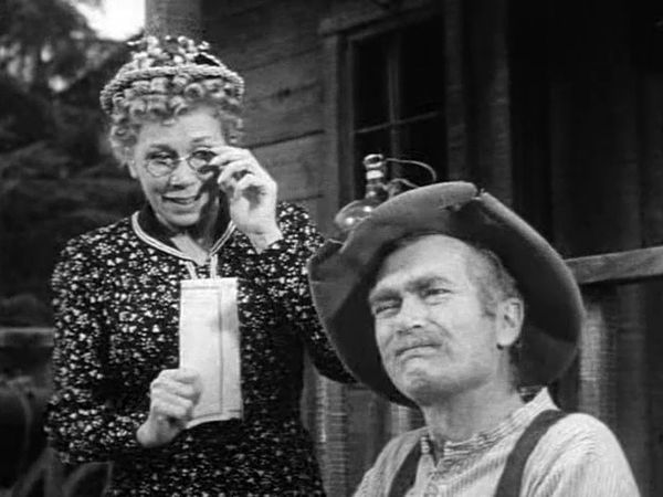 The Beverly Hillbillies - The Clampetts Strike Oil