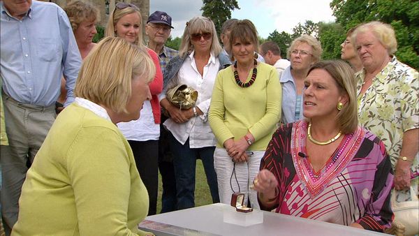 Antiques Roadshow UK - Hampton Court Castle 2