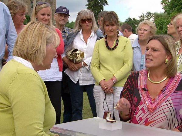 Antiques Roadshow UK - Hampton Court Castle 2