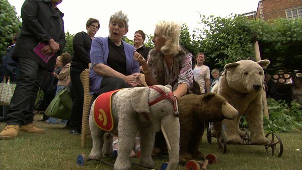 Antiques Roadshow UK - Hatfield 1