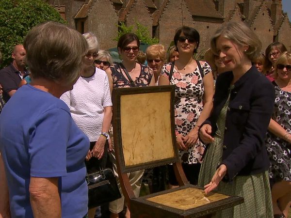 Antiques Roadshow UK - Chenies Manor 1