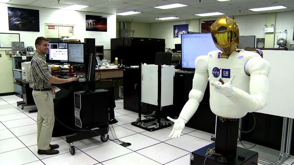 Xploration Earth 2050 - Working Robots