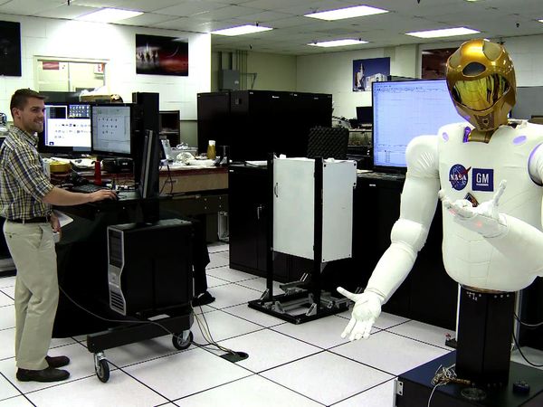 Xploration Earth 2050 - Working Robots
