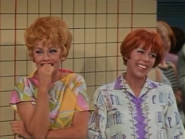 The Lucy Show - Lucy And Carol In Palm Springs