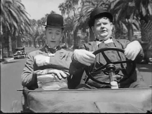 Laurel & Hardy - Busy Bodies
