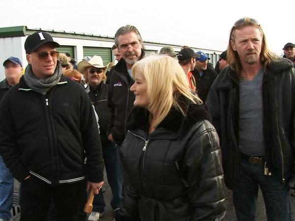 Storage Wars: Northern Treasures - London Storage is Falling Down