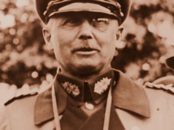 Hitler's Bodyguard - Kill Hitler Before War Starts