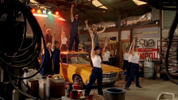 McLeod's Daughters - The Show Must Go On