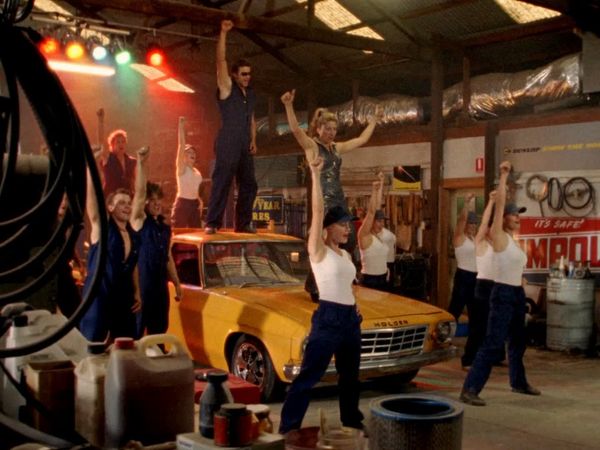 McLeod's Daughters - The Show Must Go On