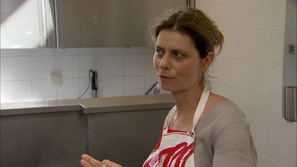 Sarah Wiener in Österreich - Die Kunst der Tiroler  Brezen