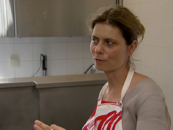 Sarah Wiener in Österreich - Die Kunst der Tiroler  Brezen