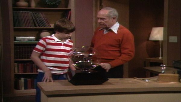 Mr. Wizard's World - Light Sculptures, Childhood of a Chimp and more