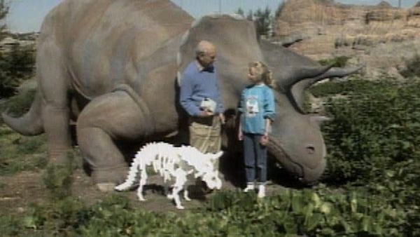 Mr. Wizard's World - Dinosaur Bones, Fruit Fly Center and more