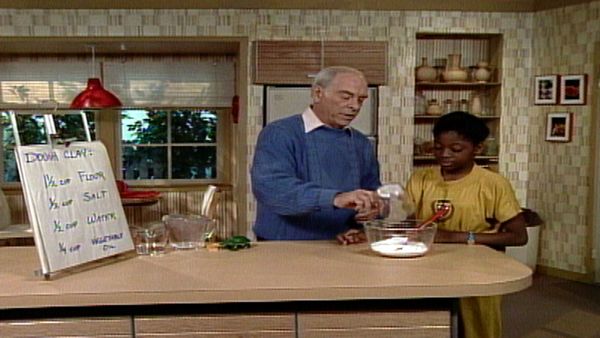 Mr. Wizard's World - Turkey Dinners, Aladdin's Lamp and more