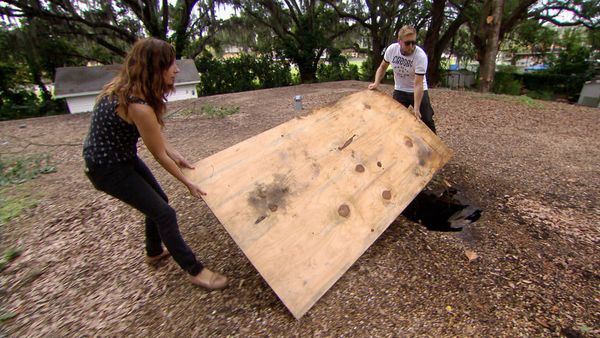 Zombie House Flipping - Ashlee In Charge