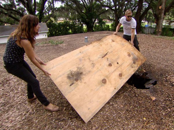Zombie House Flipping - Ashlee In Charge