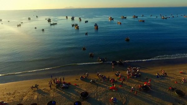 El Mundo Es Tuyo - Vietnam, Londres y Los Ángeles