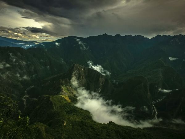 El Mundo Es Tuyo - Machu Picchu, San Petersburg y Cancún
