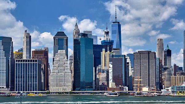 El Mundo Es Tuyo - Nueva York-Pamplona-Islas Galápagos