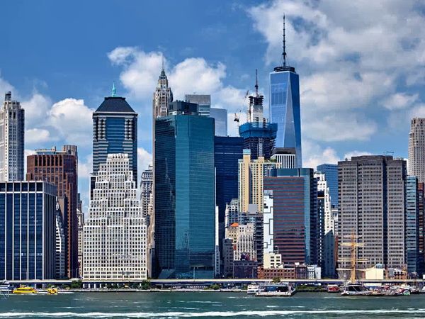 El Mundo Es Tuyo - Nueva York-Pamplona-Islas Galápagos