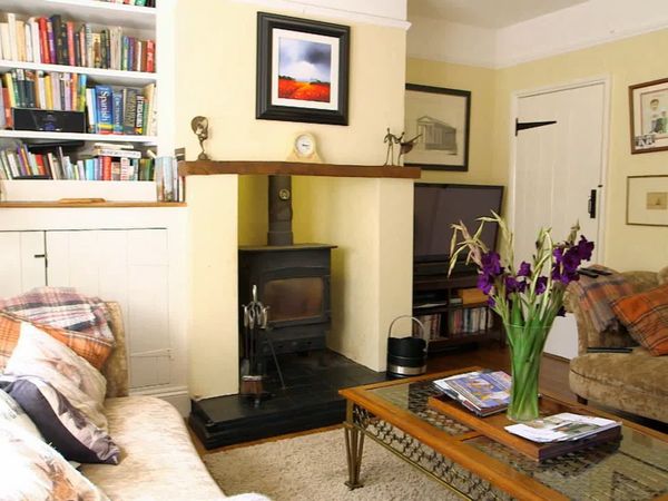 Great Interior Design Challenge - Cabañas con techo de paja de Ashby St Ledgers