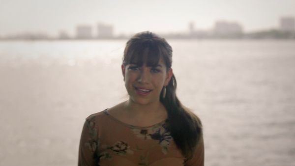 SwipeDate - Fernanda se deja consentir