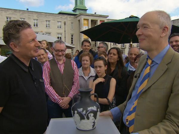 Antiques Roadshow UK - Walthamstow Town Hall 2