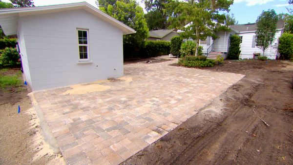 Zombie House Flipping - Turn Up To Tear Down