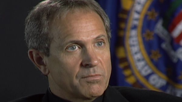 Los archivos del FBI - Los asesinos de la cafeteria