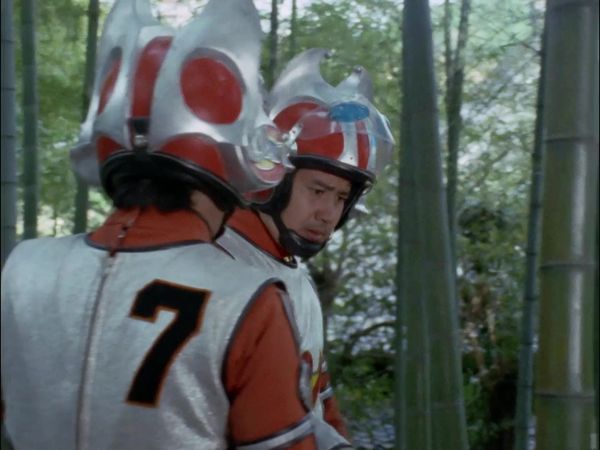 Ultraman Leo - One Man Covered In Mud