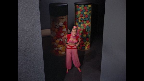 I Dream Of Jeannie - Genio, Genio, Quien tiene al Genio? - Parte I