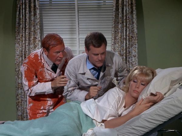 I Dream Of Jeannie - ¿A quien llamas genio?