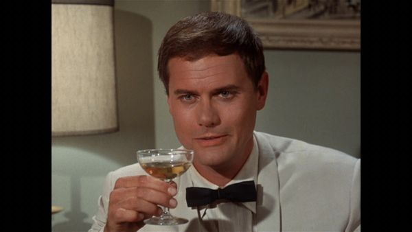I Dream Of Jeannie - Ahí va el mejor genio que he tenido