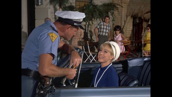 I Dream Of Jeannie - No puede arrestarme, no tengo licencia de conducir