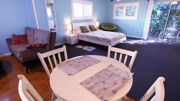 Tiny House Hunting - Tiny Honolulu Bachelor Pad